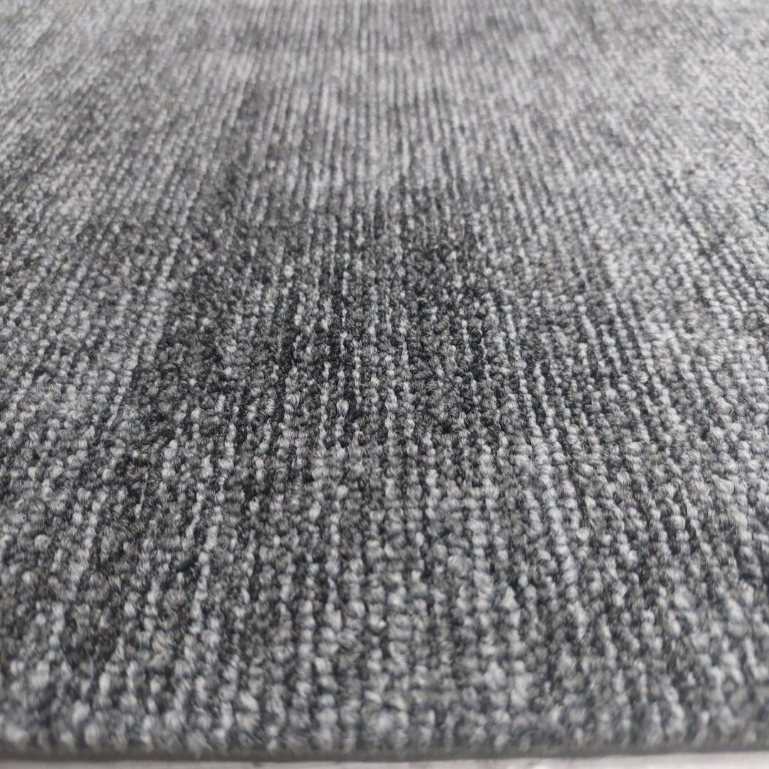 Alfombra Modular First Define 965 Dark Grey 50x50 Bouclé 6,5mm 590 grs 100% Nylon. Valor M2. - Imagen 2